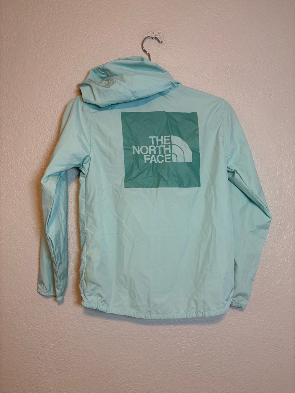 The North Face Windwall Hooded Windbreaker girls Light Blue size M 10 / 12